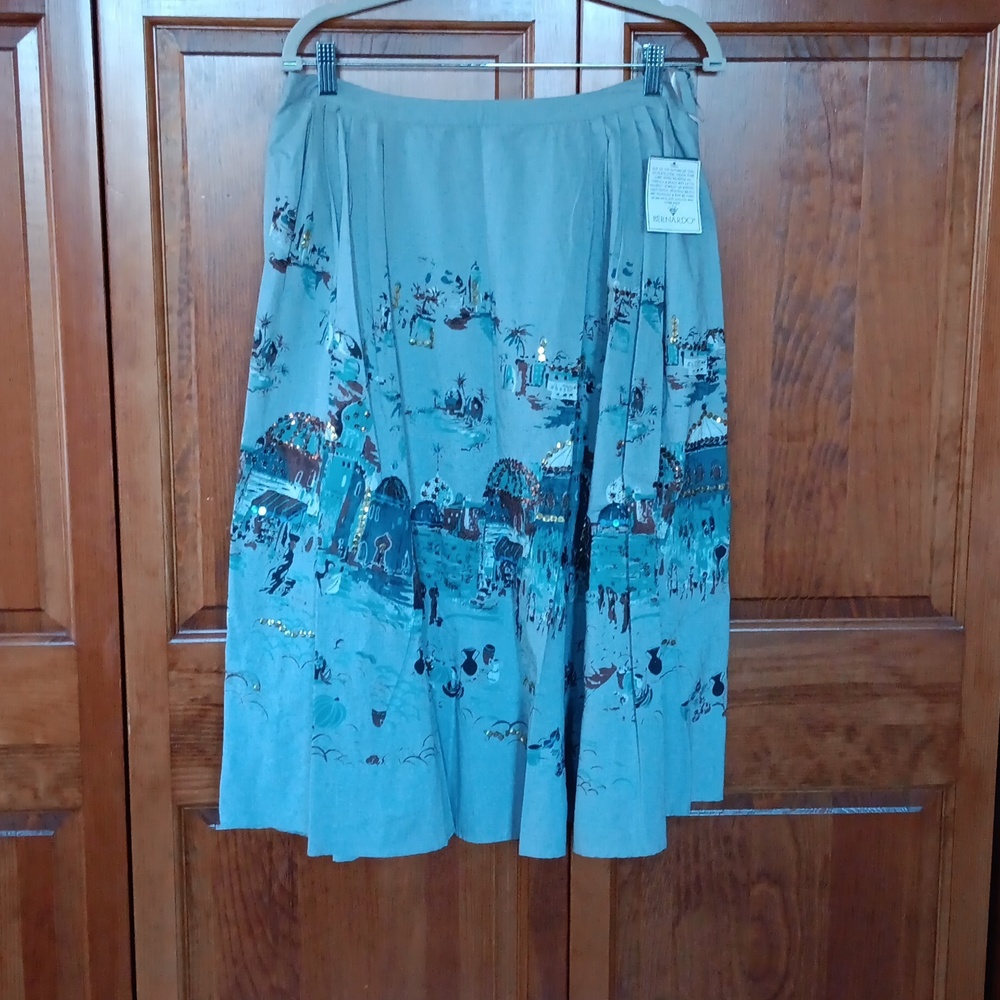 Bernardo skirt printed with sequins
